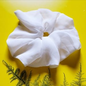 HANDMADE WHITE SCRUNCHIE